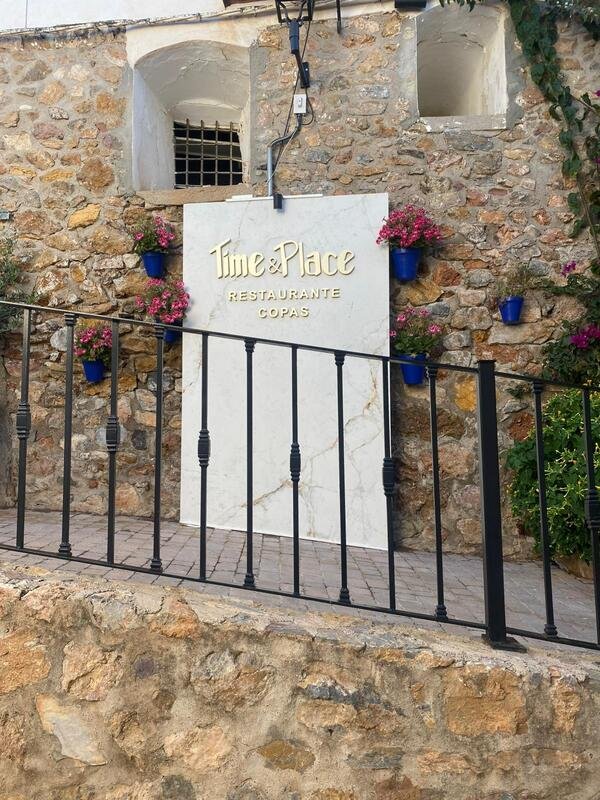 Placa del restaurante Time&Place