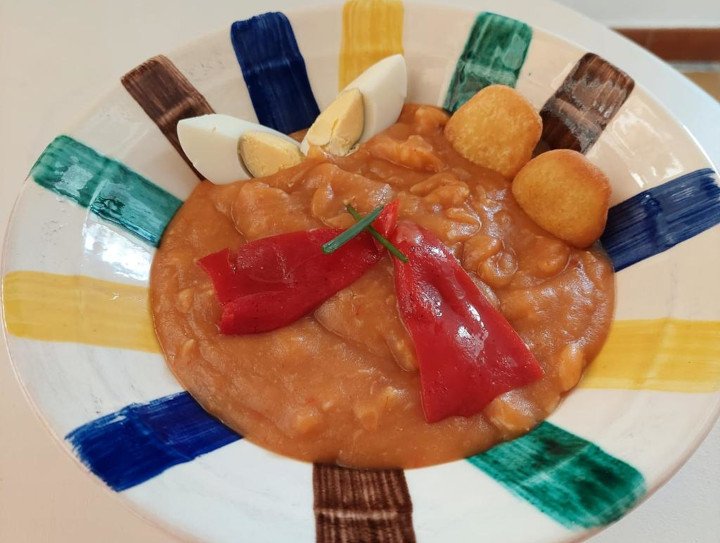 Plato con ajo colorao